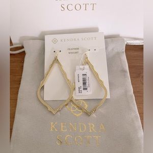 Kendra Scott Sophee Drop Earrings in Gold